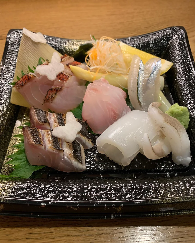白身やイカのお刺身の盛り合わせ